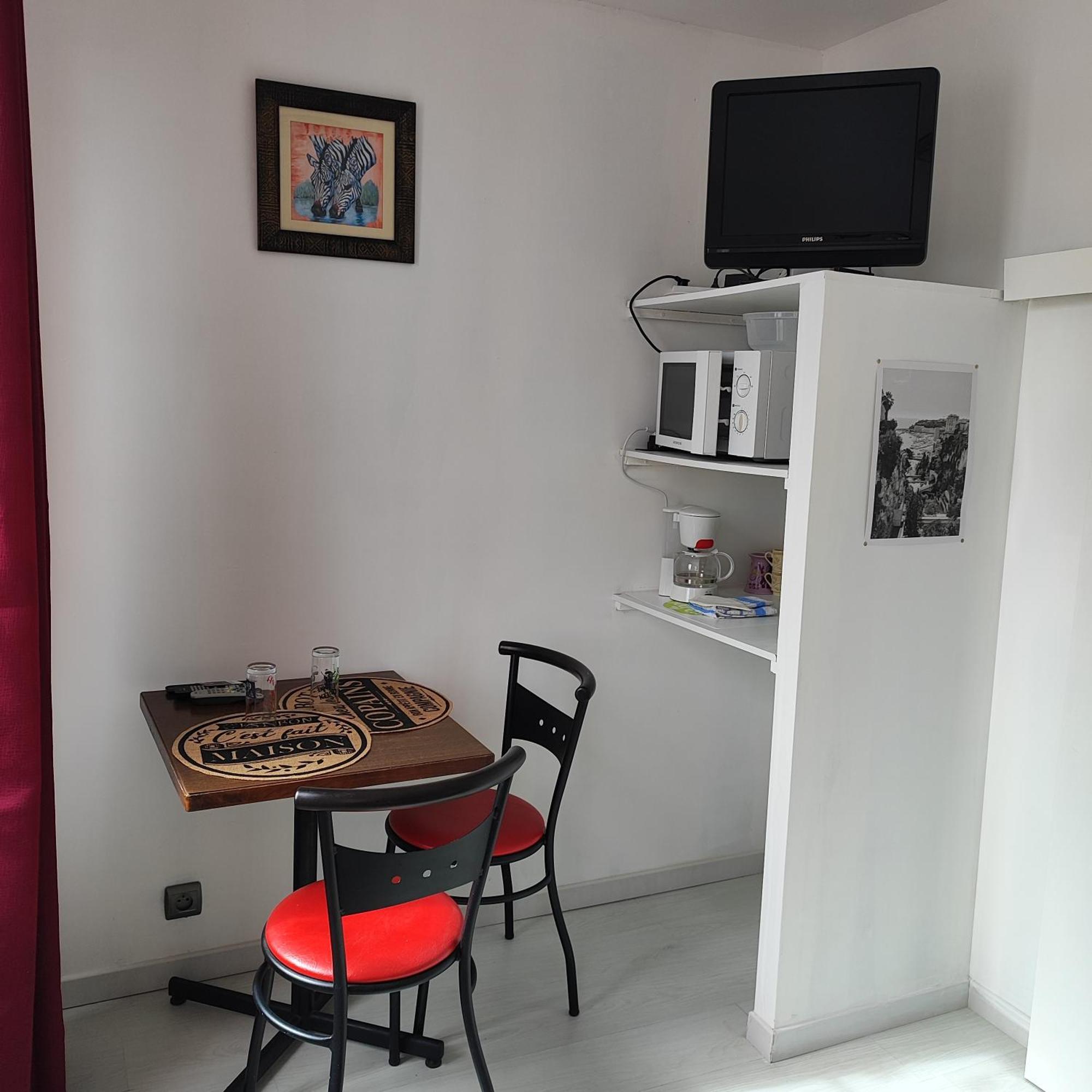 Gite Pour 6 Ou Chambre Pour 2 A Formigny Екстериор снимка