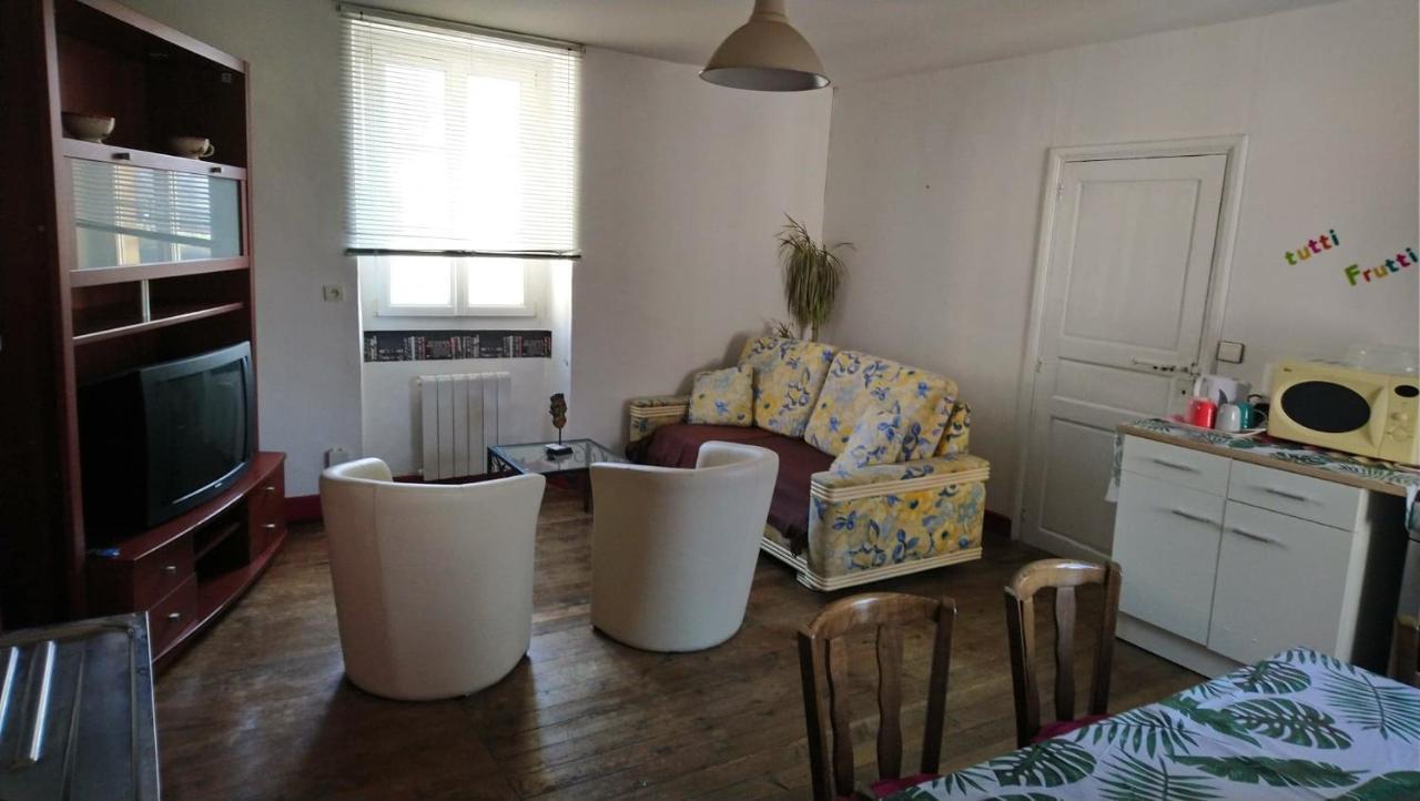 Gite Pour 6 Ou Chambre Pour 2 A Formigny Екстериор снимка